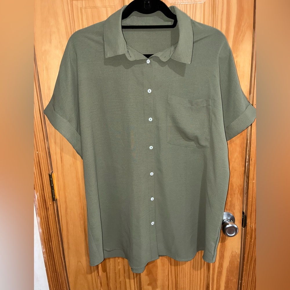 Temu Women's XL VNeck Button Shirt Short Sleeve Lightweight Polyester Army Green
